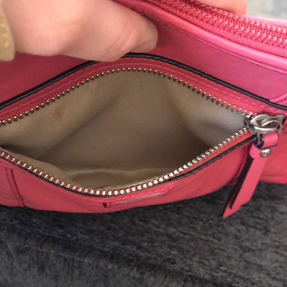 Pink coach purse - Picture 2 of 4